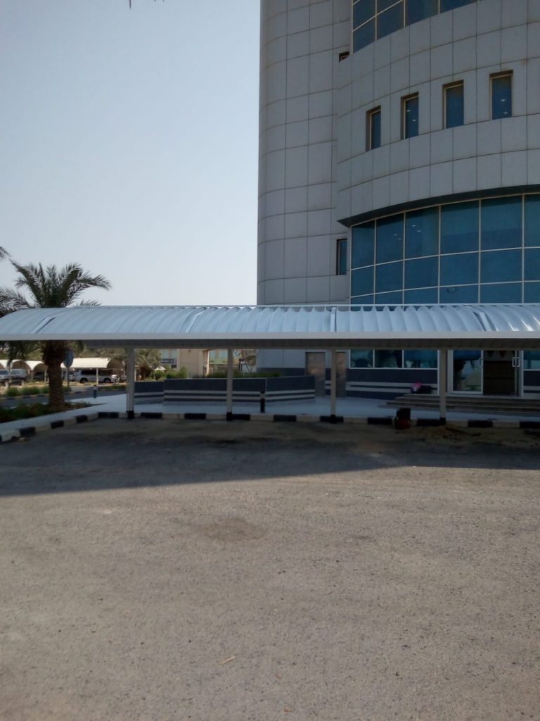 مظلات لبلدية مبارك الكبير