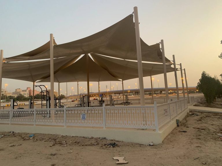 بمناطق مختلفة بمشرف  PVC مظلات شراعيه